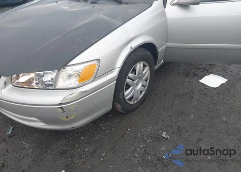 2001 Toyota Camry Le from USA, damaged, VIN 4T1BG22K91U799930